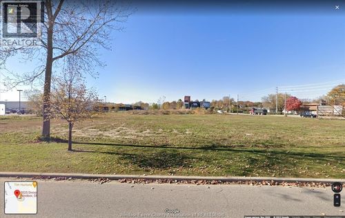 2025 Division Rd, Windsor, ON, N8W1Z7 | Card Image