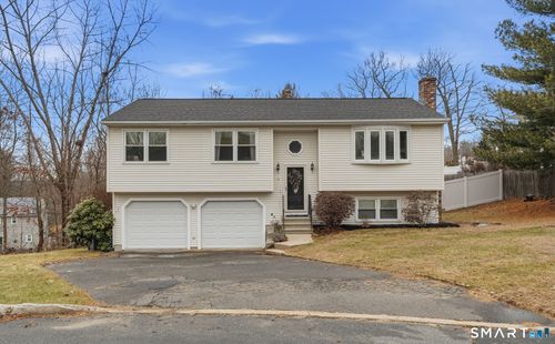 4 Rosewood Ct, Naugatuck, CT, 06770-3188 | Card Image