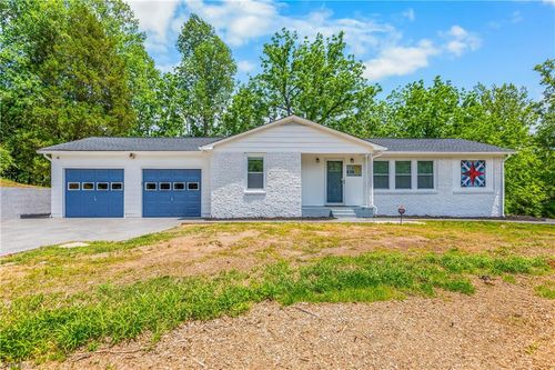 636 Bryant Mill Rd, Ararat, NC, 27007-8063 | Card Image