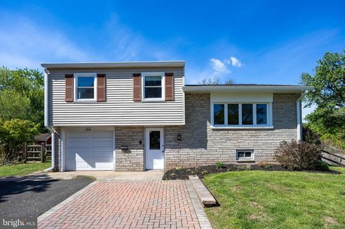 104 Briarwood Dr, DOUGLASSVILLE, PA, 19518-1502 | Card Image