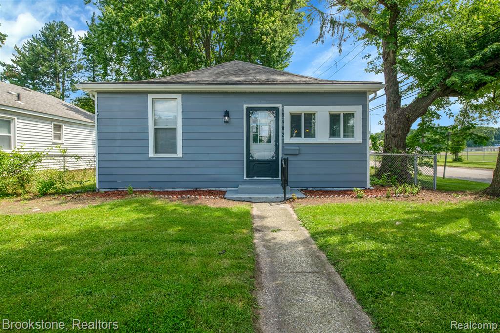 Glenmore , Redford, MI 48240 #1