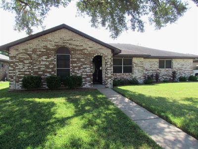 Front of the house | Image 1