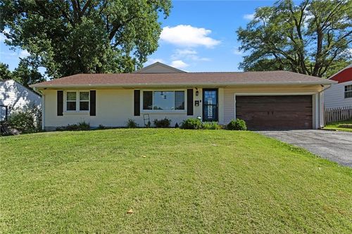 202 Nw 65th St, Gladstone, MO, 64118-3838 | Card Image