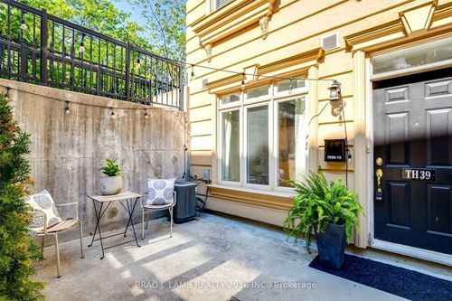 39-78 Carr St, Toronto, ON, M5T1B7 | Card Image