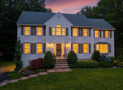 22 Hazelnut Ln, Londonderry, NH, 03053-2600 | Card Image