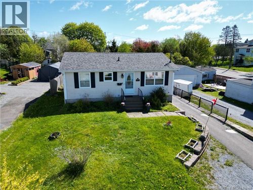 151 Bellevue St, Saint John, NB, E2J1L6 | Card Image