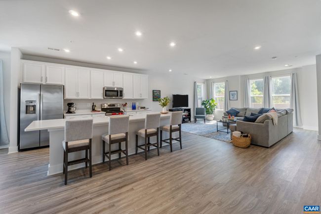 B - 802 Wesley Ln, Condo with 3 bedrooms, 3 bathrooms and null parking in CHARLOTTESVILLE VA | Image 4