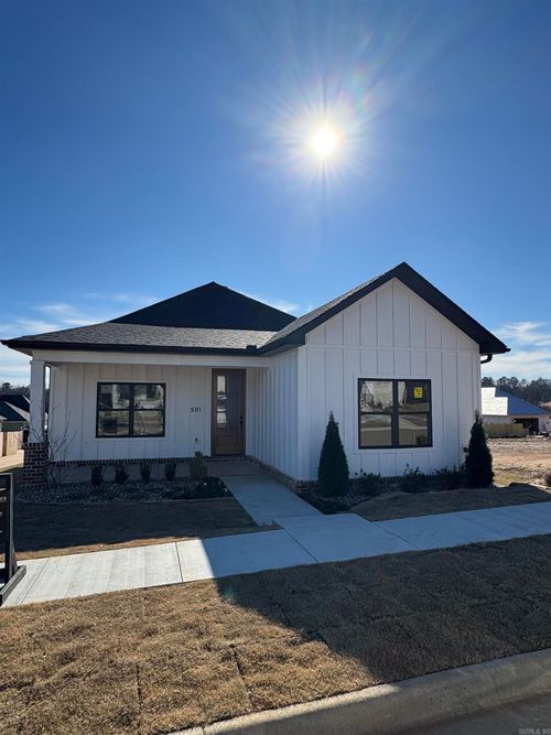 501 Court St, Bryant, AR, 72022 | Card Image