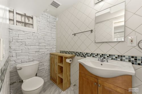 363 Franklin Blvd, Elgin, IL, 60120-4255 | Card Image