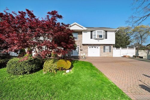 146 10th St, Lindenhurst, NY, 11757-4504 | Card Image