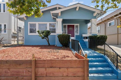 753 55th St, Oakland, CA, 94609-1603 | Card Image
