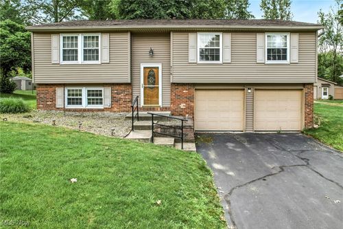 706 Laurelwood Dr Se, Warren, OH, 44484-2423 | Card Image