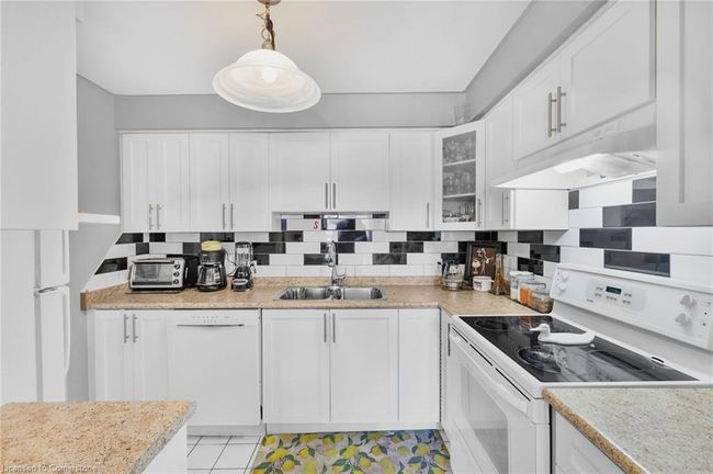 32 - 985 Limeridge Rd E, Townhouse with 3 bedrooms, 2 bathrooms and 2 parking in Hamilton ON | Image 14
