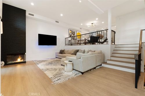 e-5305 White Oak Ave, Encino, CA, 91316-2471 | Card Image