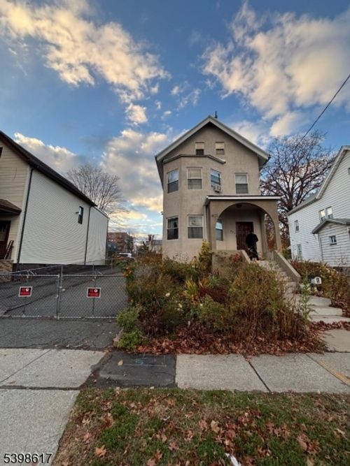 401 Cortlandt St, Belleville, NJ, 07109-3203 | Card Image