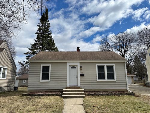 a-858 Clay St, Woodstock, IL, 60098-2804 | Card Image