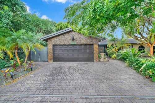 15830 Sw 139th Ave, Miami, FL, 33177-1066 | Card Image