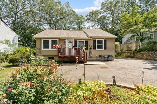 12 Iroquois Trl, Denville, NJ, 07834-1145 | Card Image