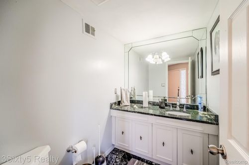 7159 Creeks Xing, West Bloomfield, MI, 48322-3504 | Card Image