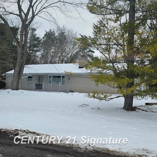 8981 Highland Dr, Freeland, MI, 48623-8717 | Card Image