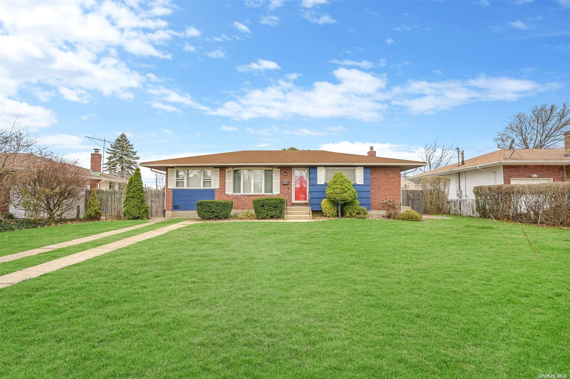 8th St, Deer Park, NY 11729