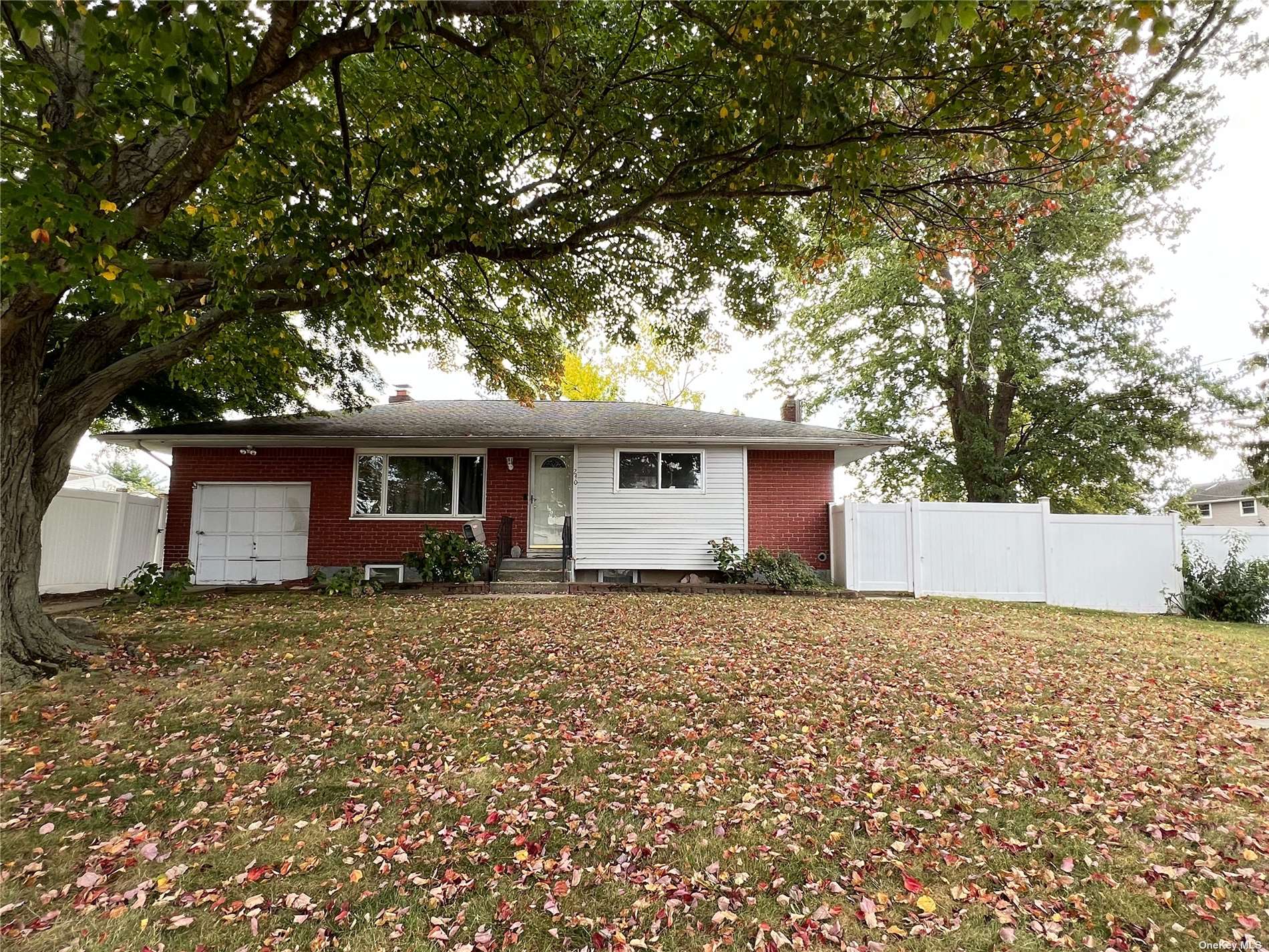 Lake Ave, Deer Park, NY 11729