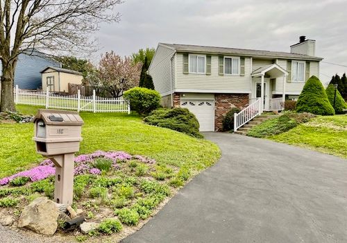 110 Lager Dr, Gibsonia, PA, 15044-7965 | Card Image