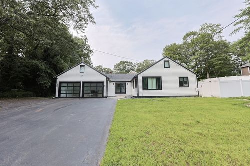 15 Old Wood Rd, North Attleboro, MA, 02760-3532 | Card Image