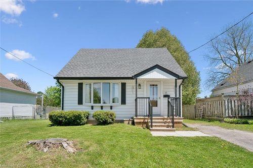 22 Churchill Street E, Fergus, ON, N1M2J3 | Card Image