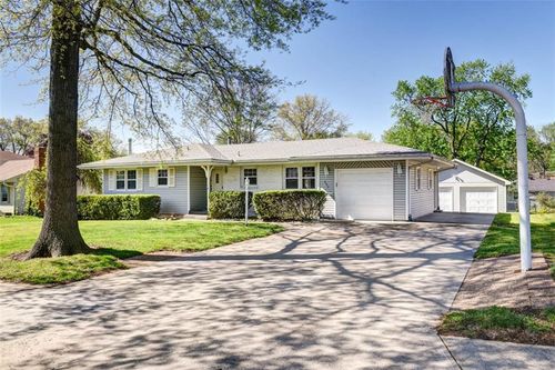 802 N Crow Avenue, Independence, MO, 64056 | Card Image