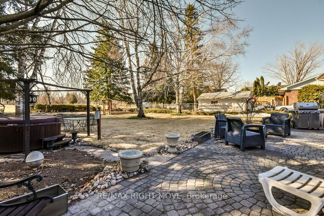 35 Fittons Rd E, House other with 3 bedrooms, 2 bathrooms and 4 parking in Orillia ON | Image 37