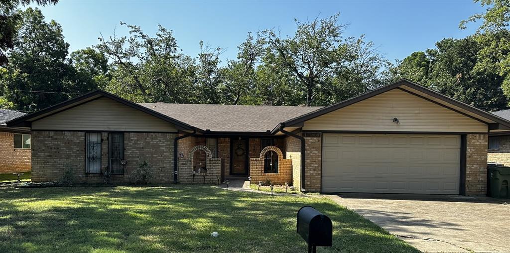 Ashbury Ct, Arlington, TX 76015