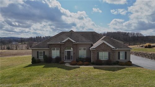 49235 Hickman Rd, East Liverpool, OH, 43920-8977 | Card Image