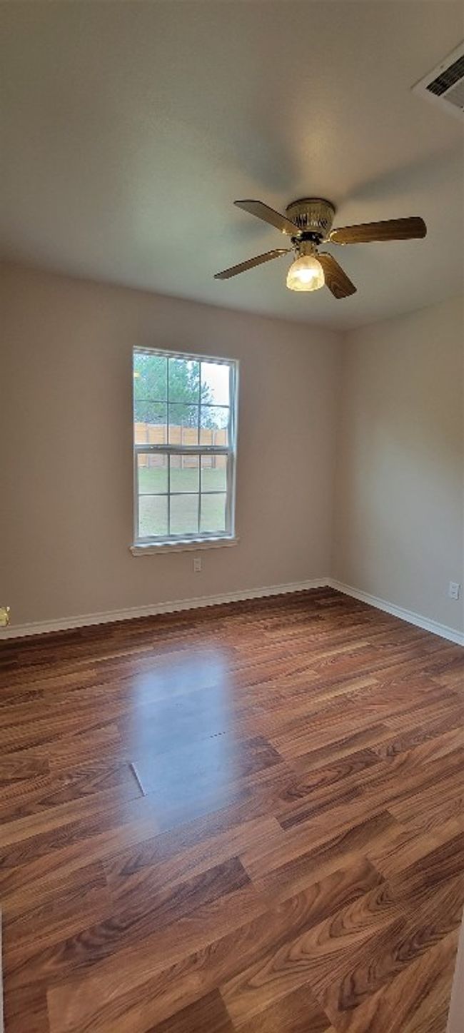 195 Cardinal Dr, House other with 3 bedrooms, 2 bathrooms and 6 parking in Paige TX | Image 17