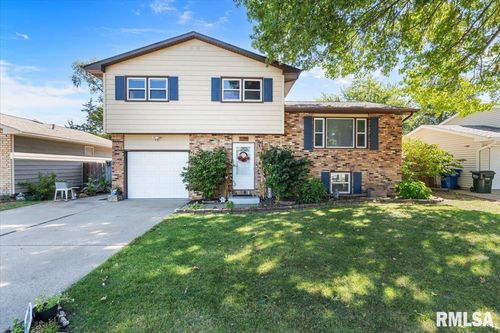 1215 Calvin St, Davenport, IA, 52804-4211 | Card Image