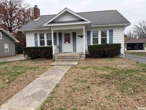 510 N Maple St, Benton, IL, 62812-1233 | Card Image