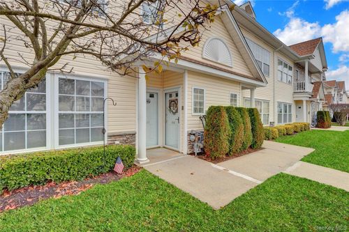 816-816 Narragansett Villas Dr, Lindenhurst, NY, 11757-5466 | Card Image