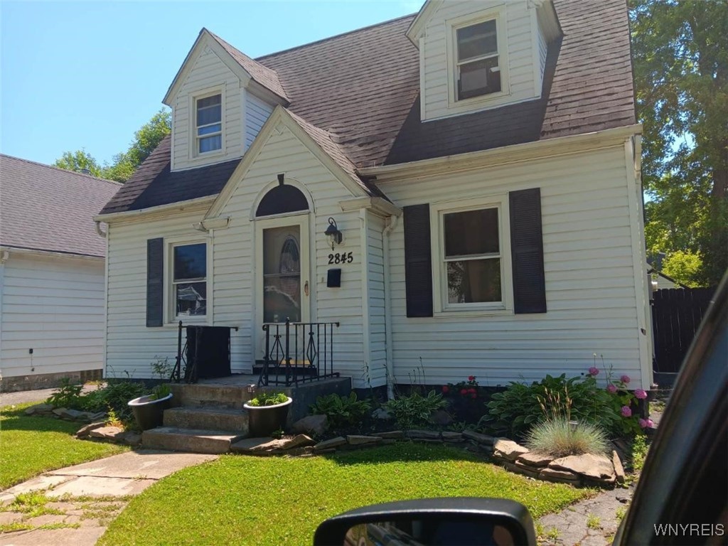 Mckoon Ave, Niagara Falls, NY 14305