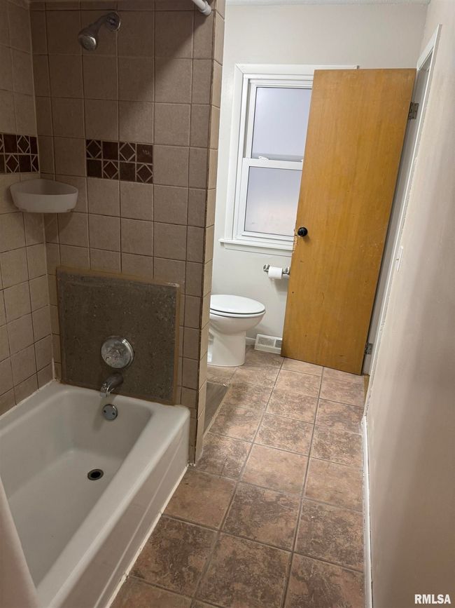2820 N Pine St, House other with 3 bedrooms, 2 bathrooms and 1 parking in Davenport IA | Image 9