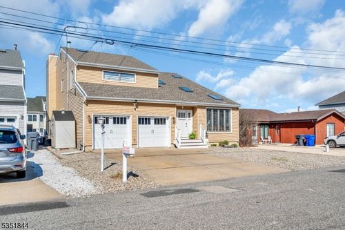 8 Bahia Ct, Brick, NJ, 08723-7627 | Card Image