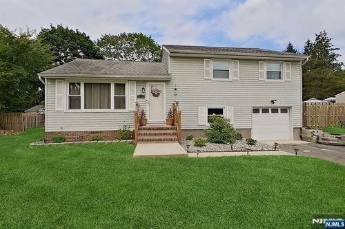 17 Bowerstown Rd, Washington, NJ, 07882-4120 | Card Image