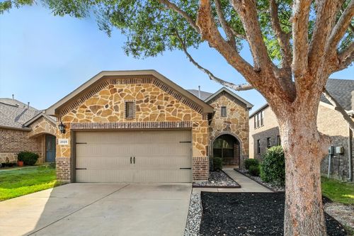 2825 Houston Wood Dr, Fort Worth, TX, 76244-5563 | Card Image