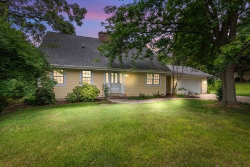 W329S7973 Hickory Nut Lane, Mukwonago, WI, 53149 | Card Image