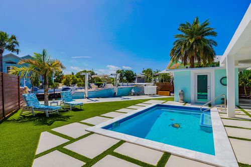 202 Pueblo St, Tavernier, FL, 33070-2126 | Card Image
