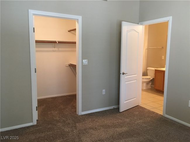 Unfurnished bedroom with a walk in closet, carpet, a closet, ensuite bathroom, and​​‌​​​​‌​​‌‌​‌‌​​​‌‌​​‌‌​‌​​​​​‌ baseboards | Image 12