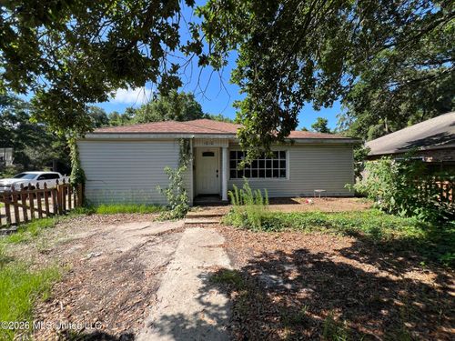 1010 Wanda Pl, Gulfport, MS, 39501-5353 | Card Image