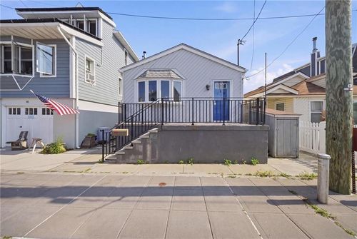 39 W 11th Rd, Broad Channel, NY, 11693-1115 | Card Image