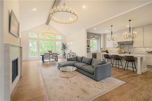 2150 Scenic View Dr, Riverside, MO, 64150-8716 | Card Image
