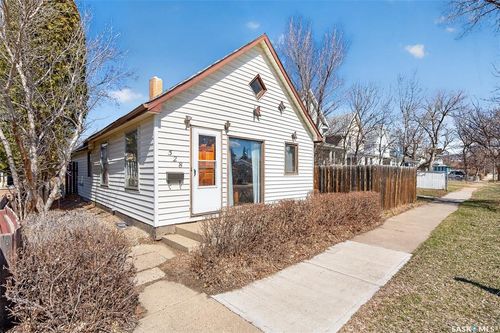 528 Ominica St E, Moose Jaw, SK, S6H0H3 | Card Image