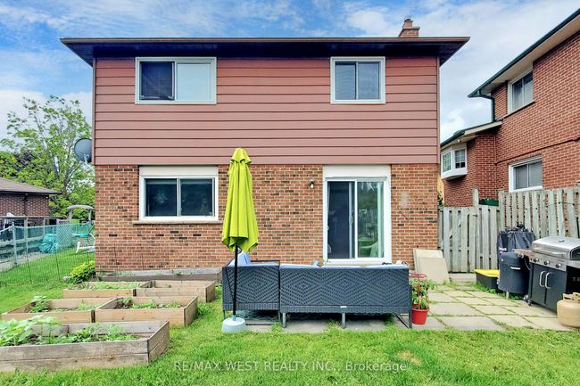 B - 39 Portland Cres, Home with 2 bedrooms, 3 bathrooms and 2 parking in Newmarket ON | Image 26